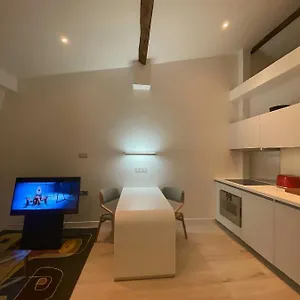 New Near Champs Elysees Appartement