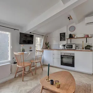 Douillet Proche Arc Triomphe - 2p Appartement